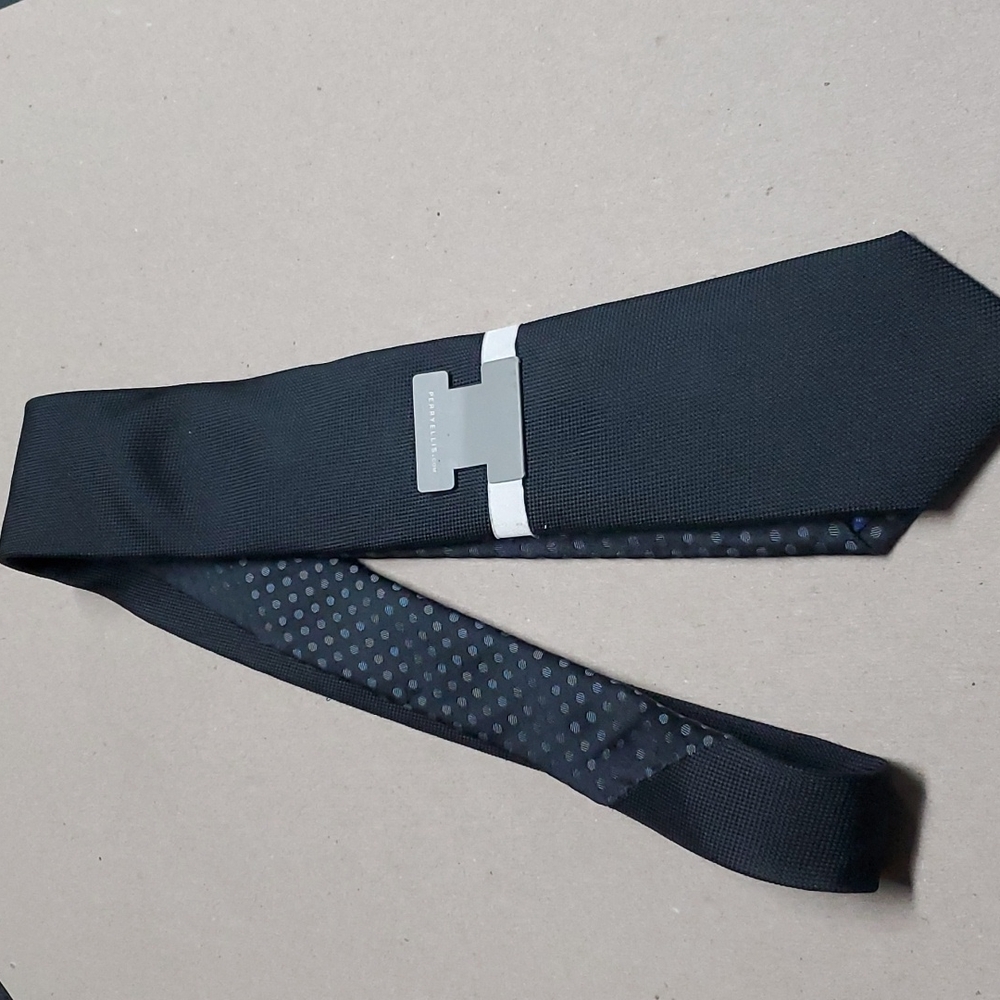 Perry Ellis Portfolio tie black
